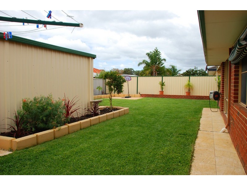 28 Cardiff Loop, Huntingdale WA 6110