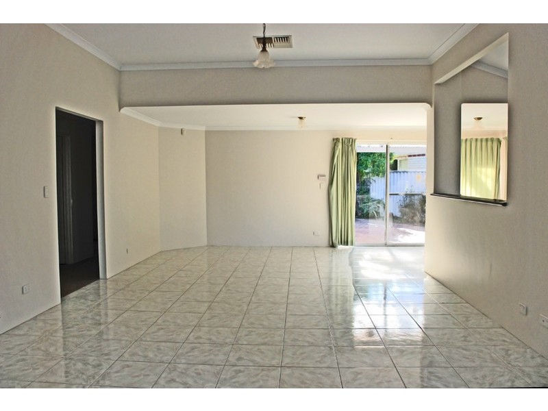 1/7 Westland Place, Waterford WA 6152