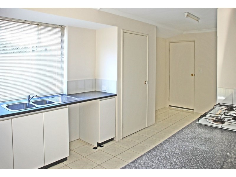 1/7 Westland Place, Waterford WA 6152