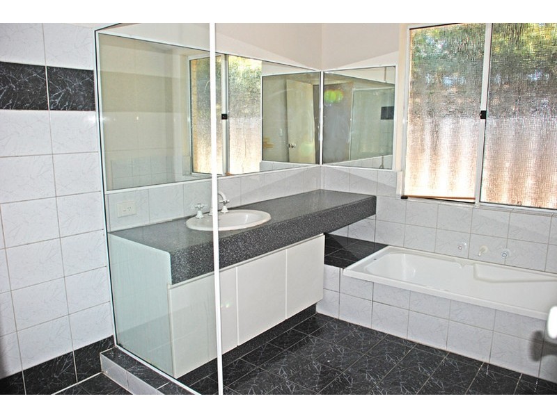 1/7 Westland Place, Waterford WA 6152