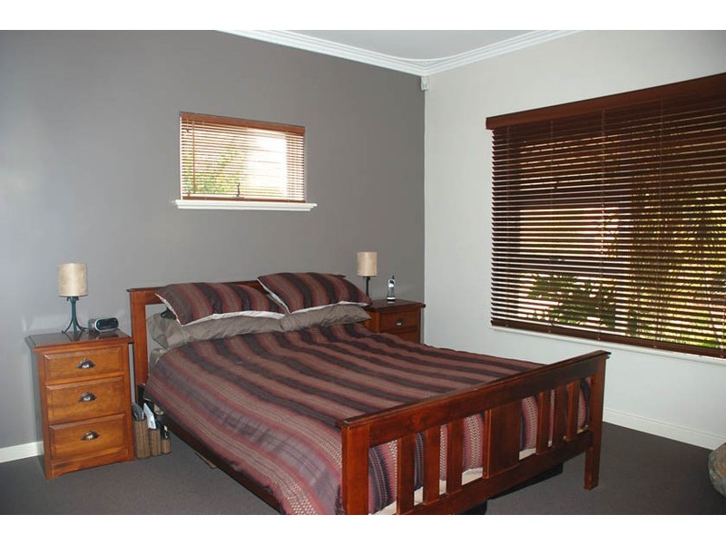 24 Clinton Avenue, St James WA 6102