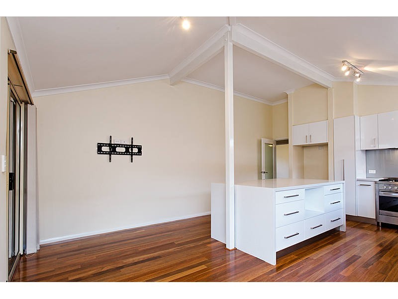 9/104 Forrest Road, Hamilton Hill WA 6163