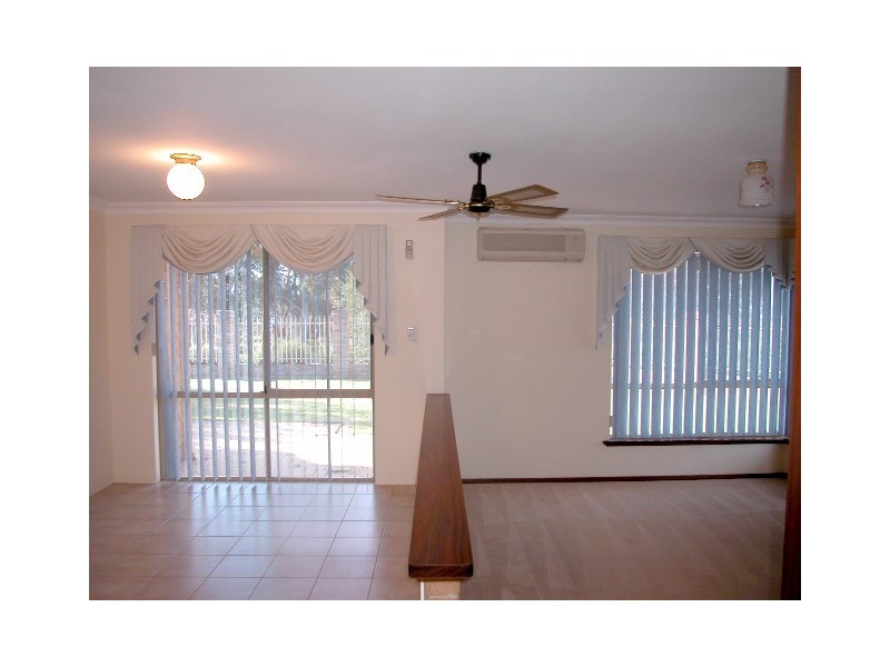 17 Pioneer Drive, Yangebup WA 6164