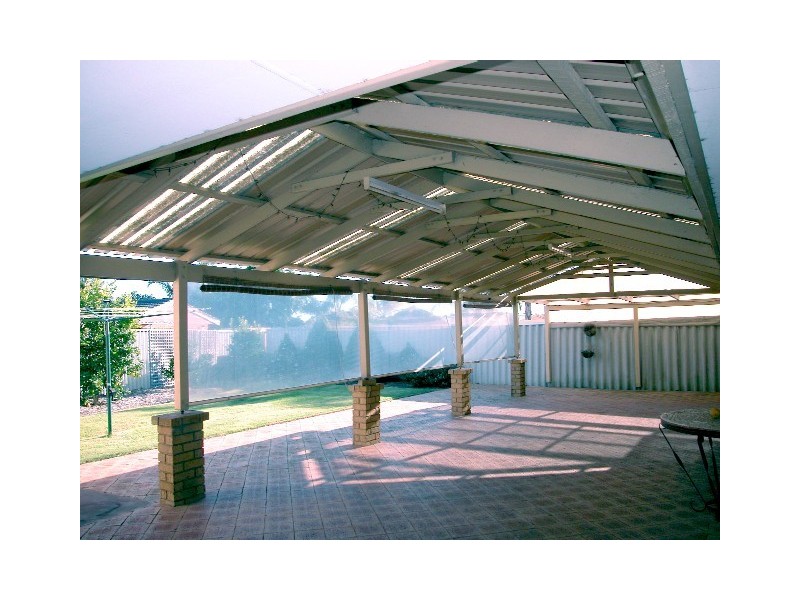 17 Pioneer Drive, Yangebup WA 6164