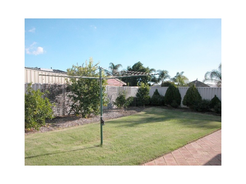 17 Pioneer Drive, Yangebup WA 6164