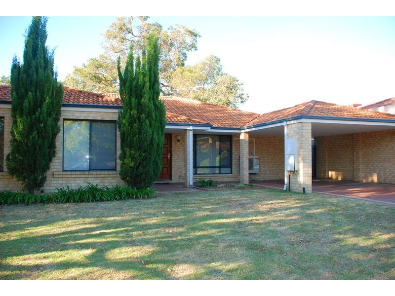 17 Constitution Gdns, Bibra Lake WA 6163