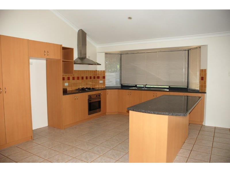 17 Constitution Gdns, Bibra Lake WA 6163