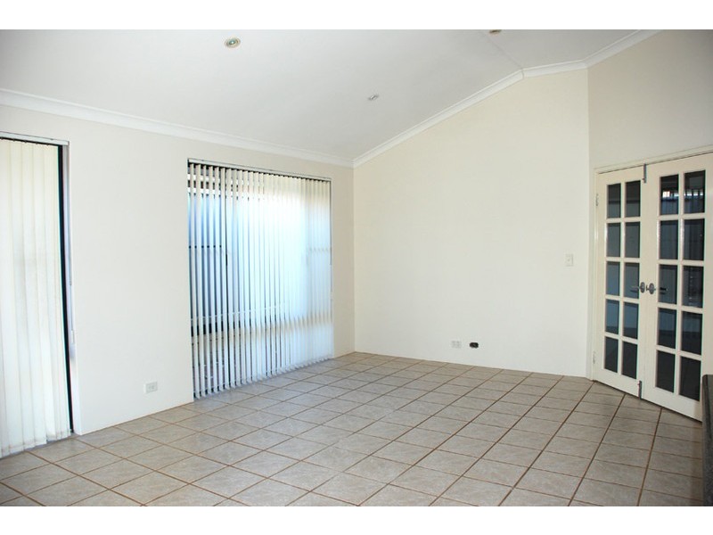 17 Constitution Gdns, Bibra Lake WA 6163