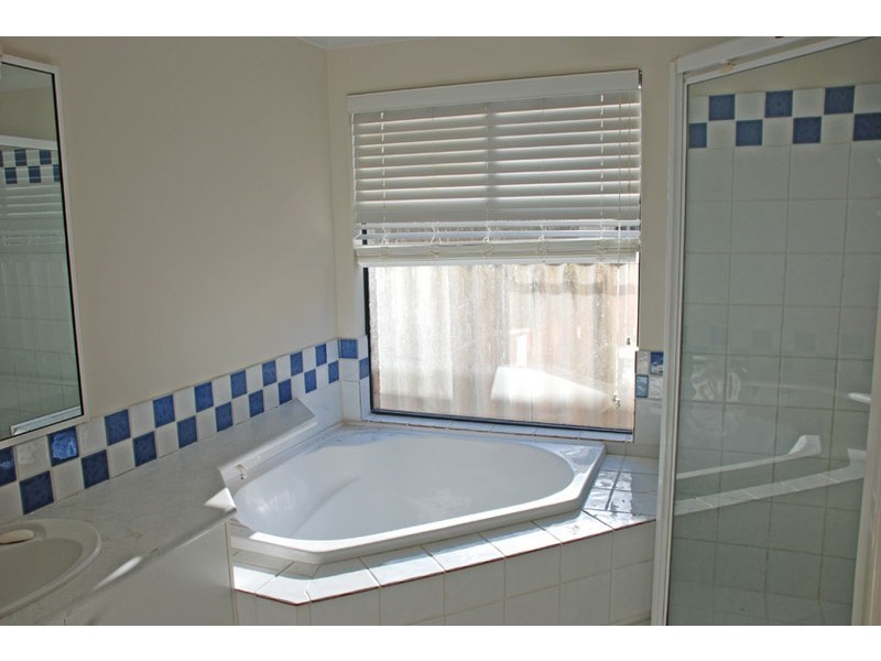 17 Constitution Gdns, Bibra Lake WA 6163