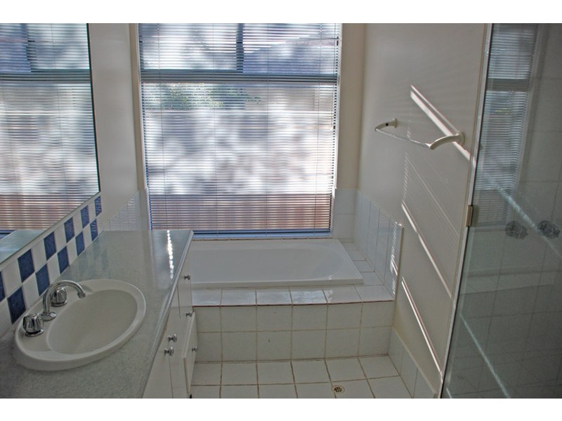 17 Constitution Gdns, Bibra Lake WA 6163