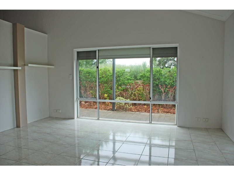 21 Stanley Grove, Winthrop WA 6150