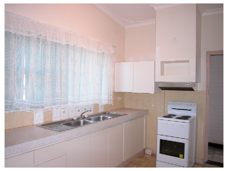 9 Hunt Street, Thornlie WA 6108