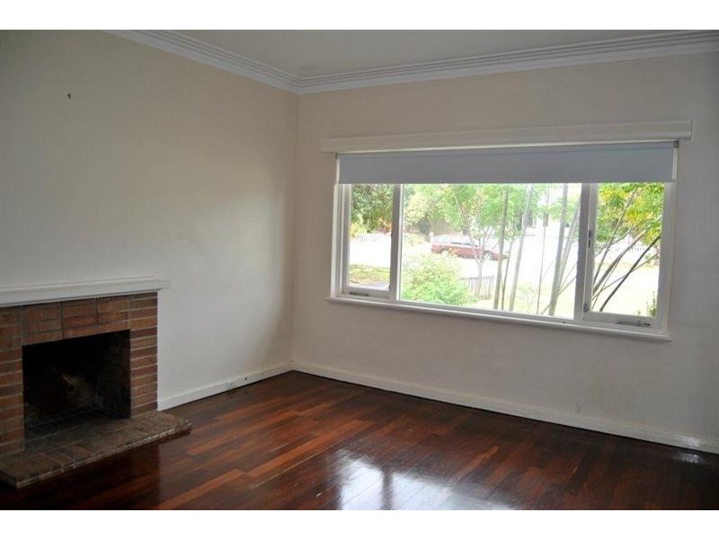 5 Simper Crescent, White Gum Valley WA 6162