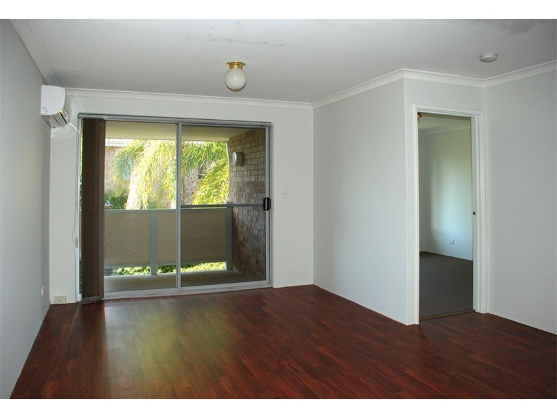 37/2 Pinewood Avenue, Kardinya WA 6163