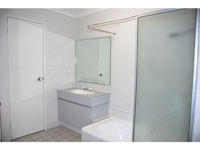 37/2 Pinewood Avenue, Kardinya WA 6163
