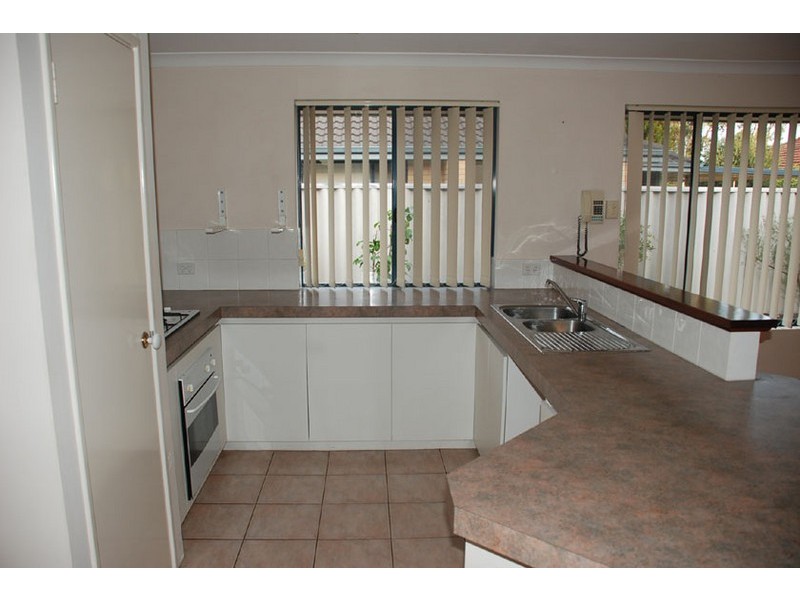 8 Holton Way, Cannington WA 6107