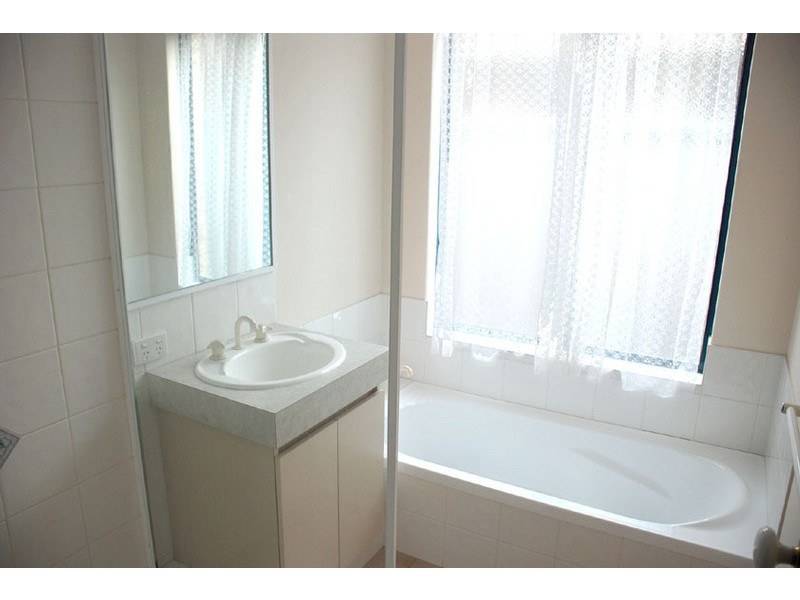 8 Holton Way, Cannington WA 6107