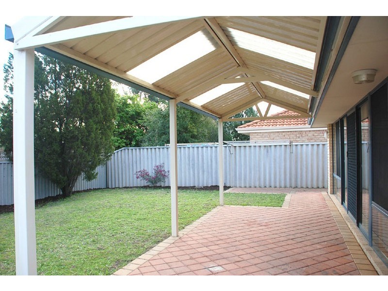 8 Holton Way, Cannington WA 6107