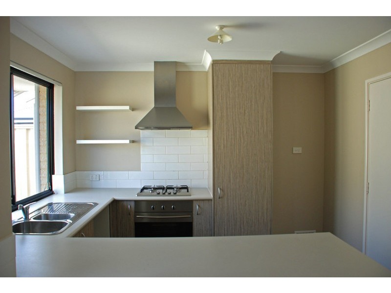 22/11 Hazlett Way, Canning Vale WA 6155