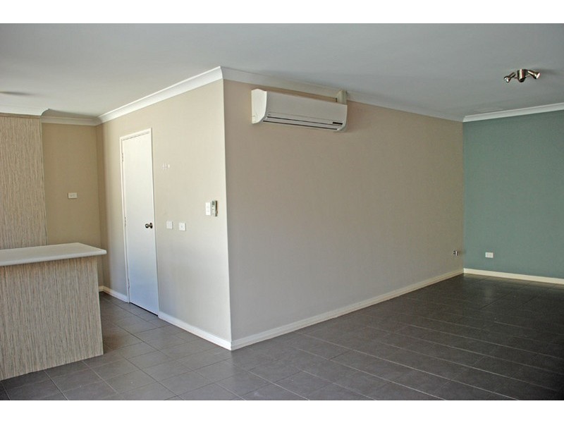 22/11 Hazlett Way, Canning Vale WA 6155