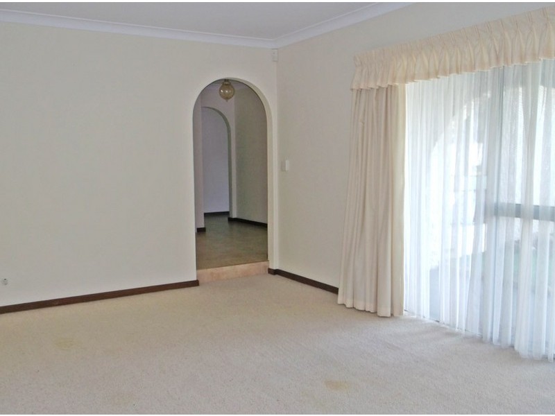 14 Lorenzo Street, Thornlie WA 6108