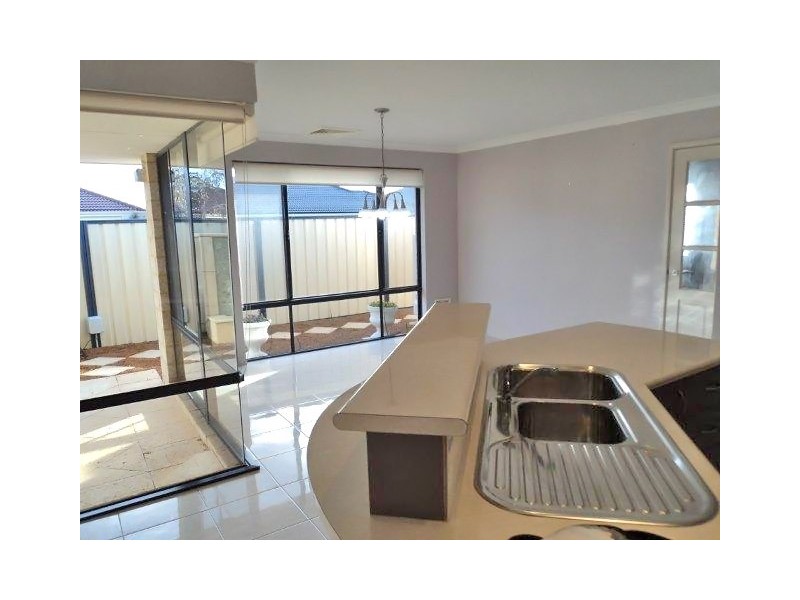 1 Brock Lane, Success WA 6164