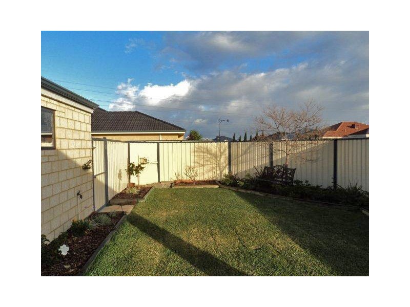 1 Brock Lane, Success WA 6164