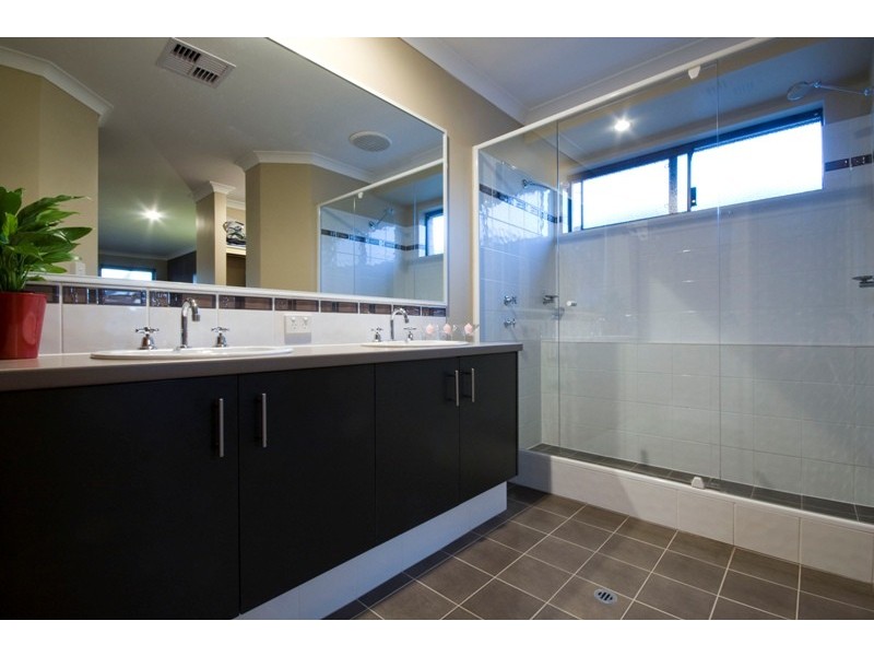 42 Whiteman Crescent, Bertram WA 6167