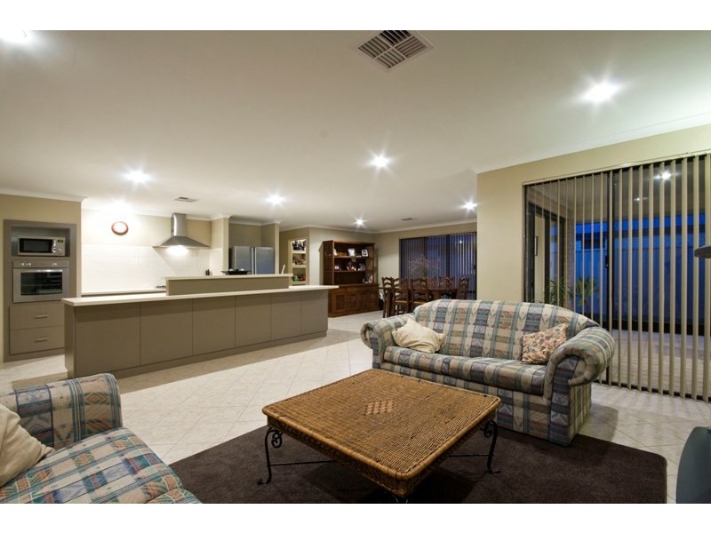 42 Whiteman Crescent, Bertram WA 6167
