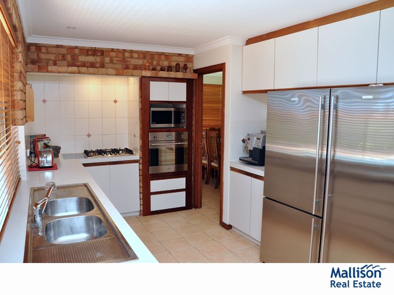 4 Fuller Close, Leeming WA 6149