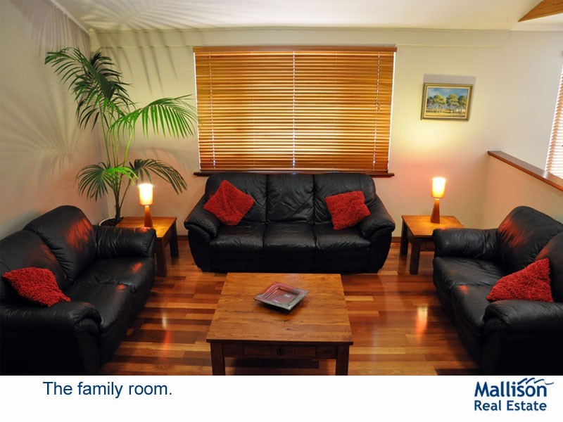 4 Fuller Close, Leeming WA 6149