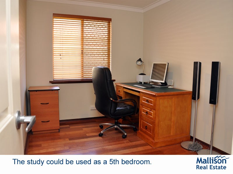 4 Fuller Close, Leeming WA 6149