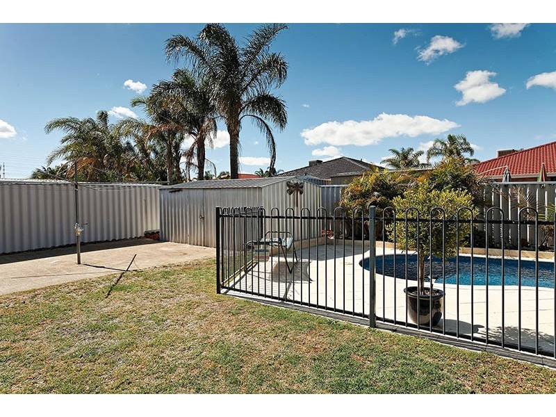 2 Cherniss Court, Success WA 6164