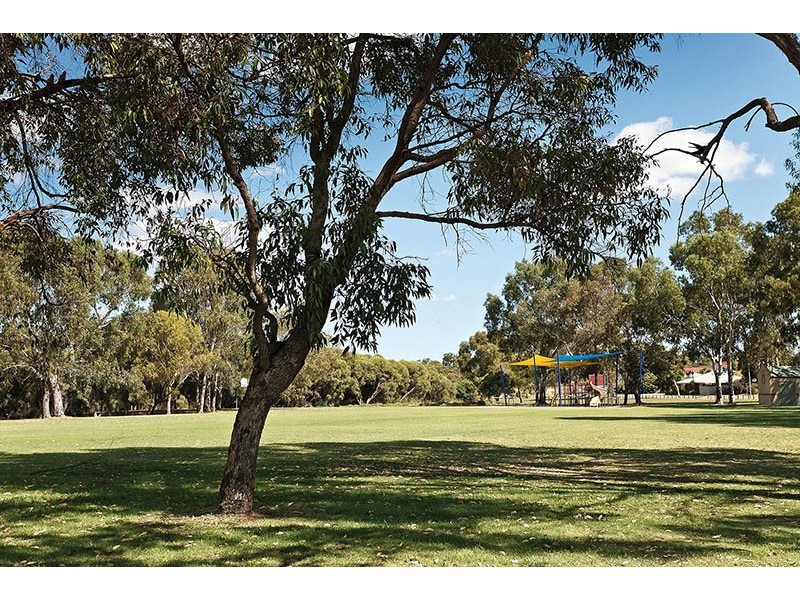 2 Cherniss Court, Success WA 6164