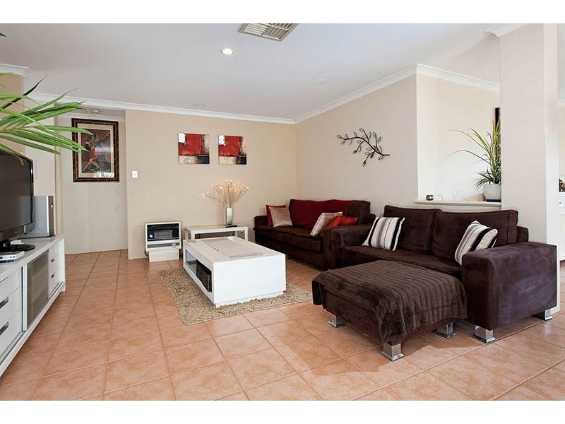 20 Sandleford Way, Hammond Park WA 6164