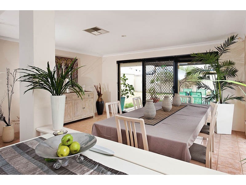 20 Sandleford Way, Hammond Park WA 6164