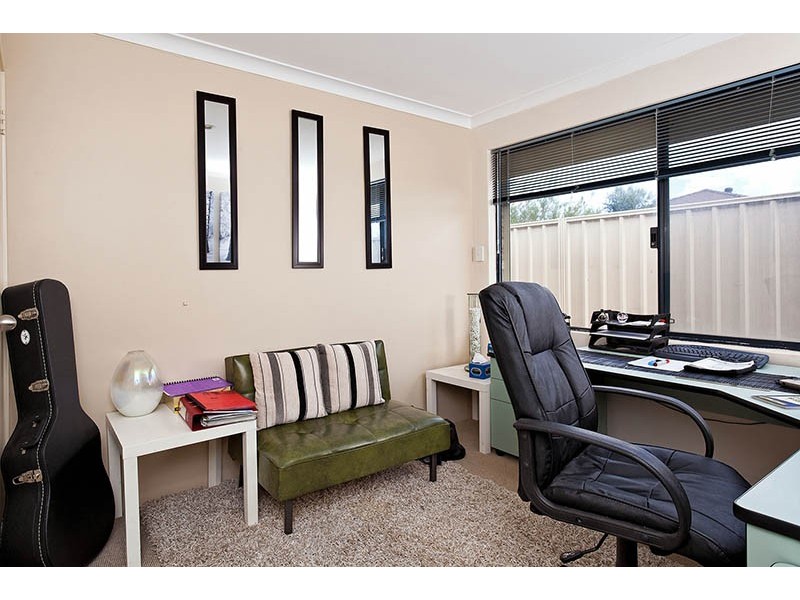 20 Sandleford Way, Hammond Park WA 6164