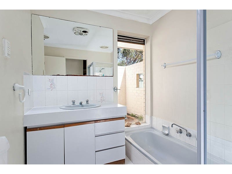 3 HOWLETT PLACE, Leeming WA 6149