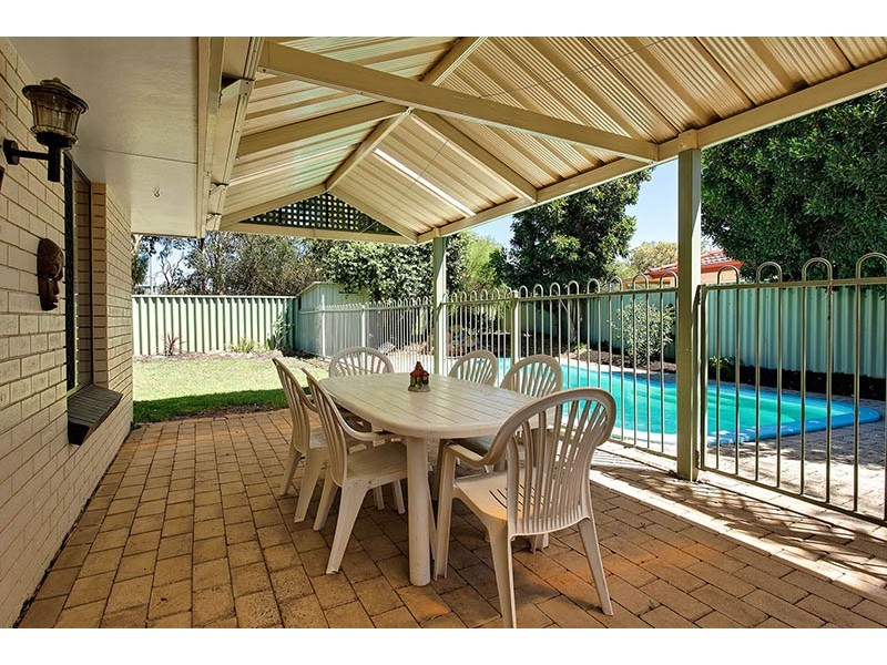 3 HOWLETT PLACE, Leeming WA 6149