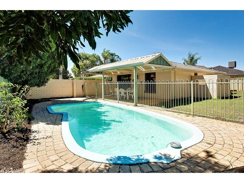 3 HOWLETT PLACE, Leeming WA 6149