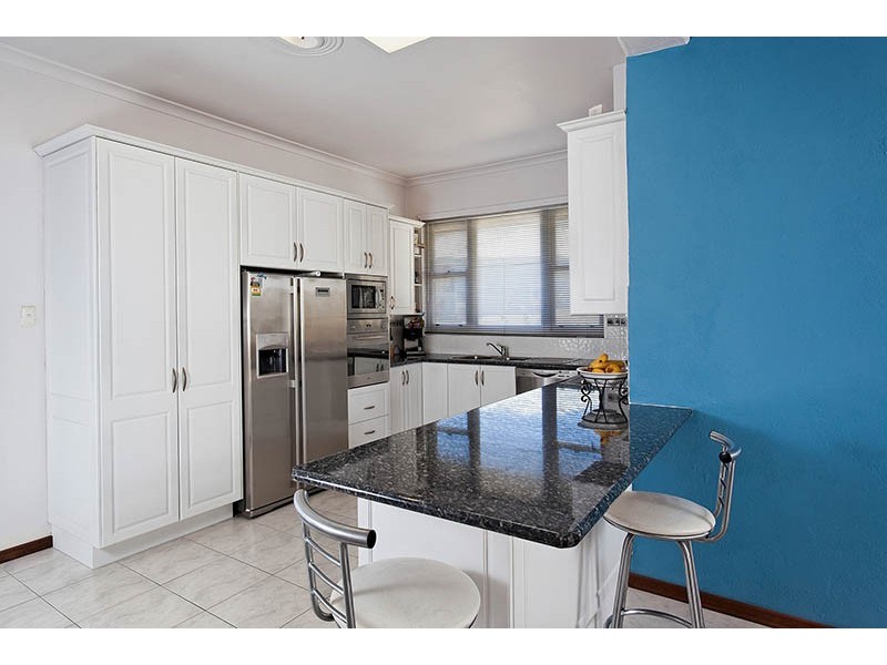 2 Henley Place, Attadale WA 6156