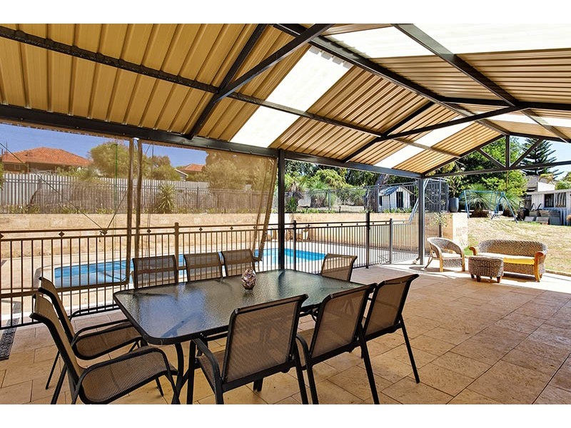 2 Henley Place, Attadale WA 6156