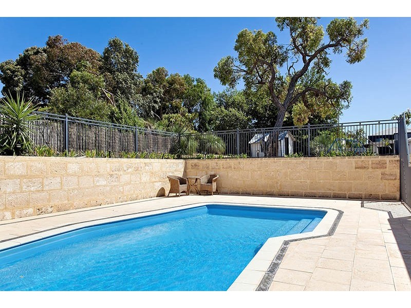 2 Henley Place, Attadale WA 6156