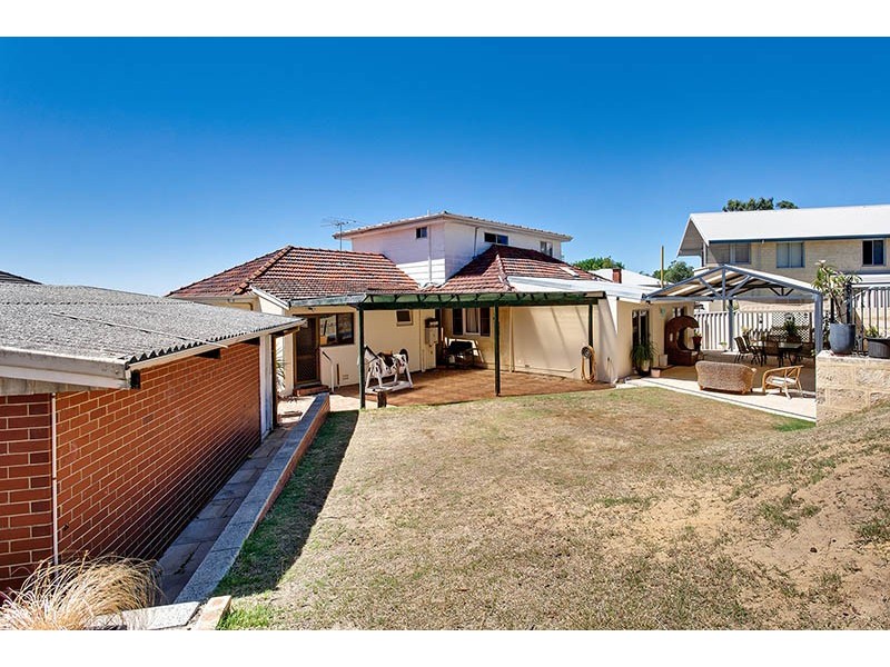 2 Henley Place, Attadale WA 6156