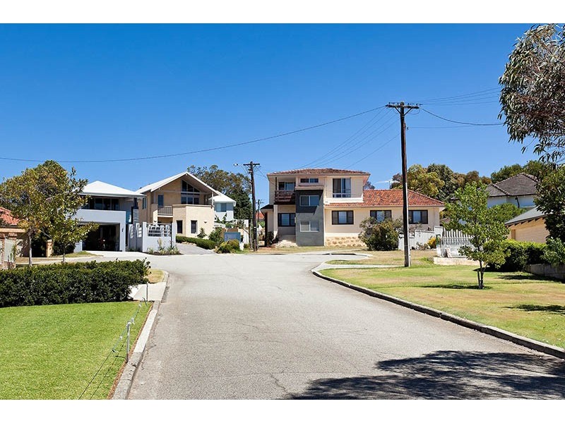 2 Henley Place, Attadale WA 6156