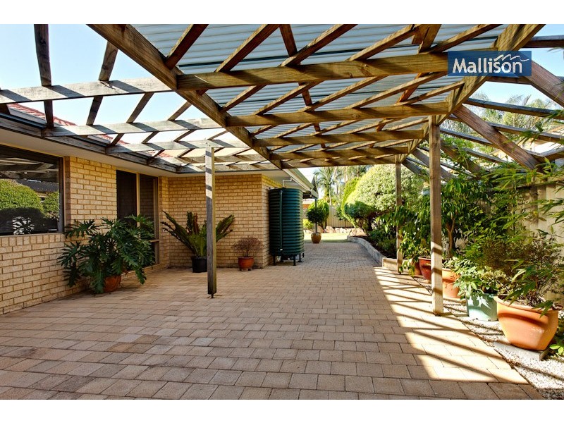 28 HIckory Drive, Thornlie WA 6108