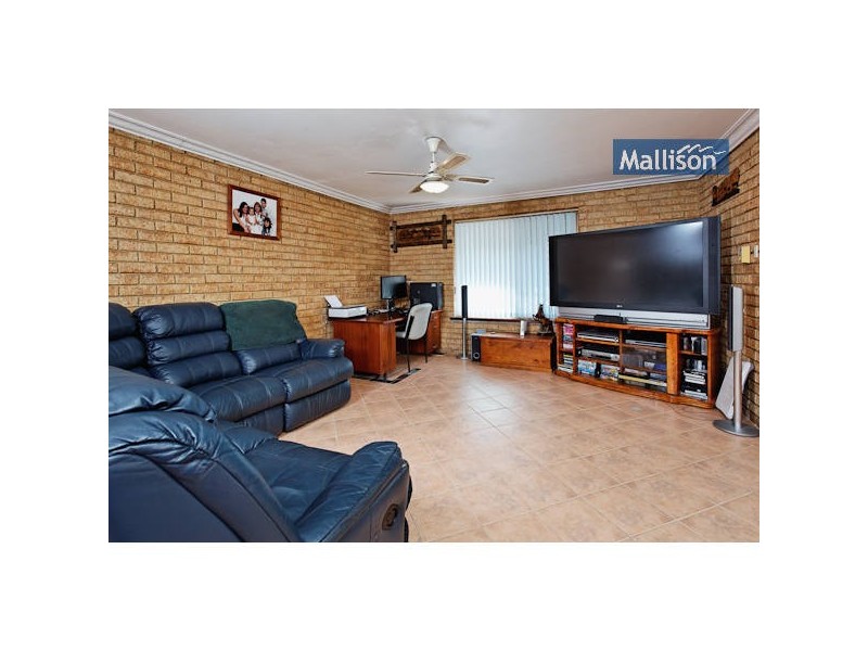 43 Forestlakes Drive, Thornlie WA 6108