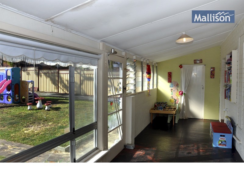 17 Wyndham Street, St James WA 6102