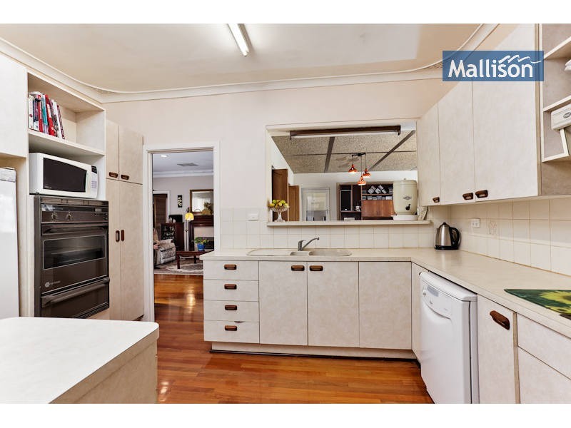 14 Guy Place, Melville WA 6156