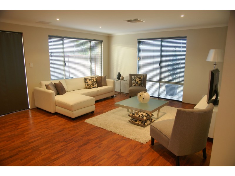 11 CANOPUS LOOP, Hammond Park WA 6164